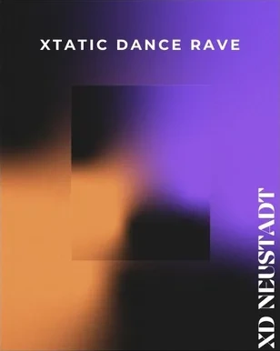Flyer der Xtatic Dance Rave: der Schriftzug «Xtatic Dance Rave» über einem weichen Farbverlauf in Violett, Orange und Schwarz, seitlich «XD Neustadt»